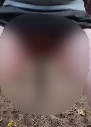 Ich gehe spazieren und muss pissen also Rock hoch und laufen lassen