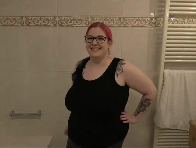 Krasser Piss Strahl in die Badewanne