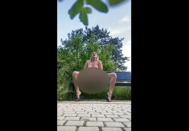 Handyvideo - öffentlich auf dem Rastplatz abgepisst