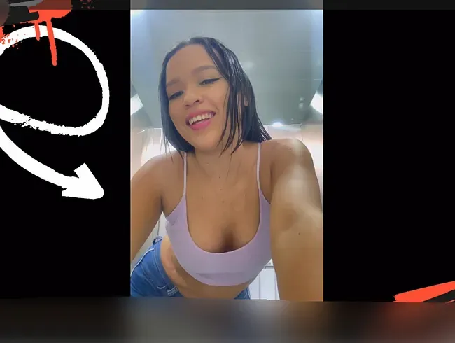 PISSE IN DER ÖFFENTLICHEN TOILETTE