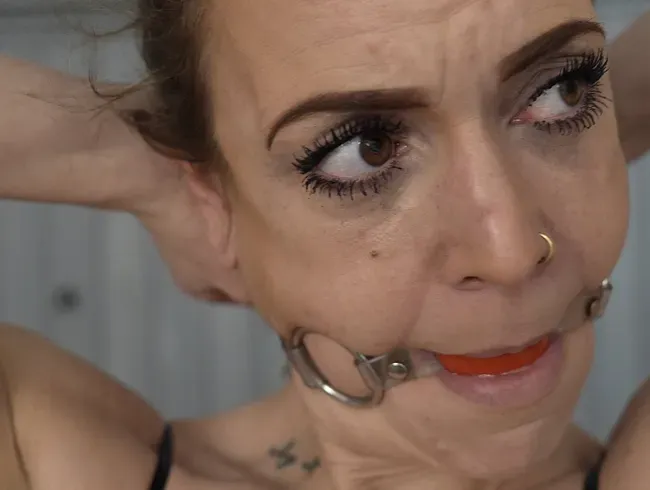 Pissen beim Vibrator Training