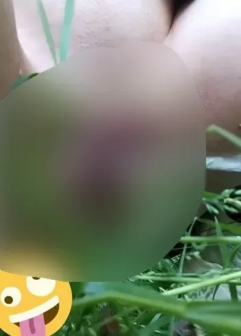 AmberBlaze macht Pinkelpaus... leg dich drunter und nimm einen Schluck von ihrem goldenen Strahl!