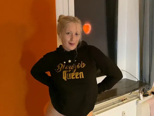 Mit 100% ökologischem REINIGUNGSSAFT den Glastisch poliert!!!