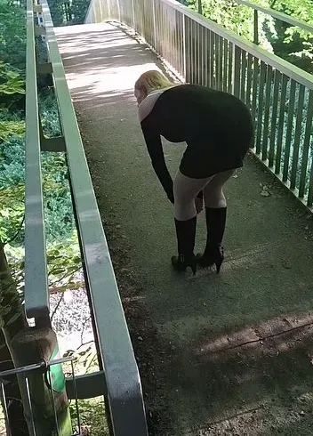 Beim Spatzieren gehen musste ich dringend pinkeln