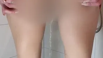 Eine schöne Ansicht von hinten mit gespreizten Pobacken