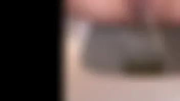 Ich konnte es nicht mehr halten und hab auf die Klobrille gepinkelt