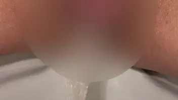 Meine Pussy öffnet sich und ist bereit auf deinen Schwanz zu pissen