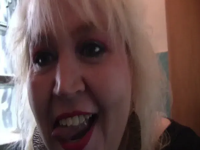 Piss ins Klo - schau mir zu