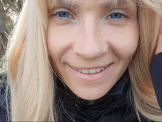 MEGA STRAHL! ÖFFENTLICH GEPISST! Wurde ich erwischt? Ich konnte es einfach nicht mehr halten!