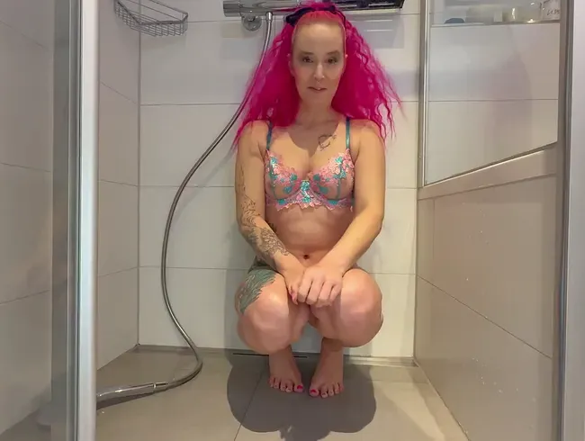 OMG Leute… ich hab’s echt getan! Mein ALLERERSTES PISS VIDEO ist online!!