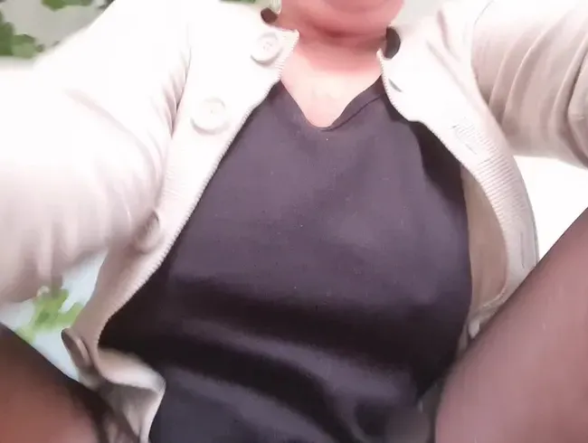 mit Handy in der Hand gefilmt