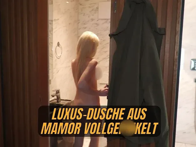 Luxus-Dusche aus Mamor vollgepinkelt