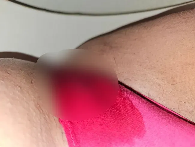 Hoppla in meinen roten Slip gepisst