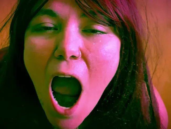 Die Gute Deutsche Hausfrau (trinkt viel viel Pisse! Immer!!!)