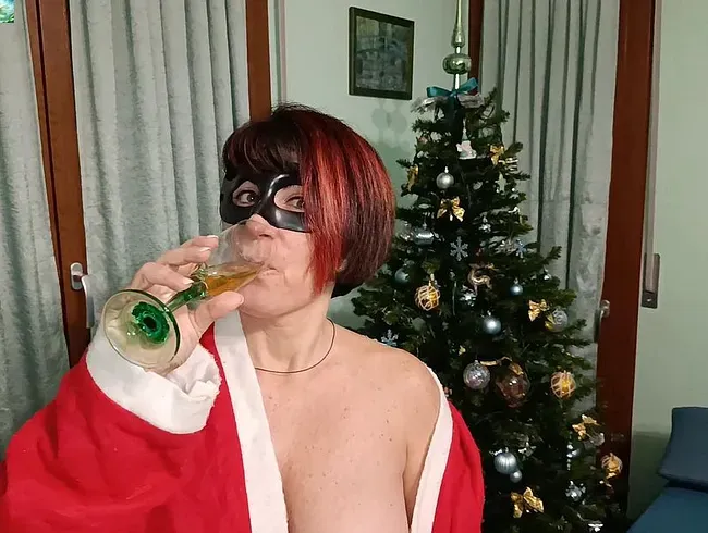 Frohes Neues Jahr! Ein glückverheißender Toast mit einem doppelten Kelch köstlichen Urins!