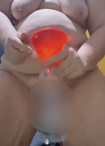 Pisse abgefüllt, direkt aus der Quelle!