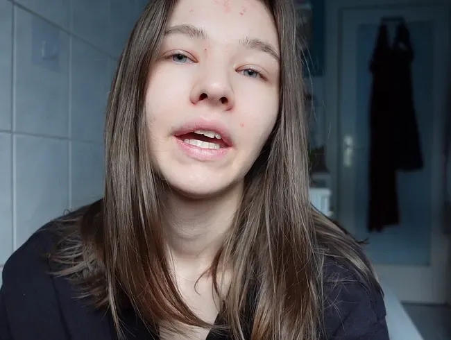 PISS-QUICKY!! Schau, wie die PISSE von meinen großen SCHAMLIPPEN tropft!!