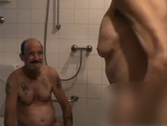 Peter über Kopf gepisst