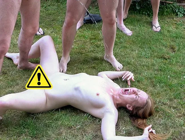 OUTDOOR ABGEFICKT UND VOLLGEPISST - Creampie GangBang