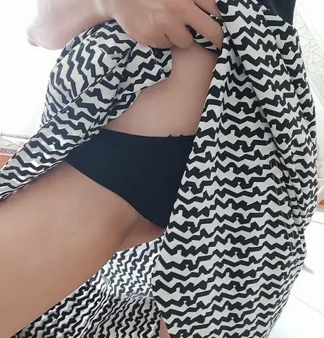 MILF Muschi beim Pissen- Nahaufnahme Fotze mit Natursekt