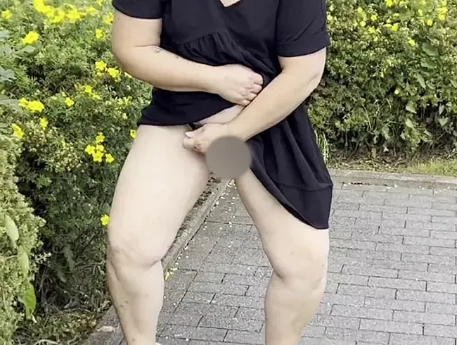 Auf Öffentlichen Parkplatz gepisst