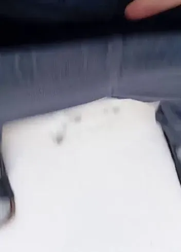 Der letzte Piss im Schnee,siehst du den Tropfen an der Muschi