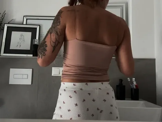 Ich hab mich nach dem duschen ins Glaß entleert