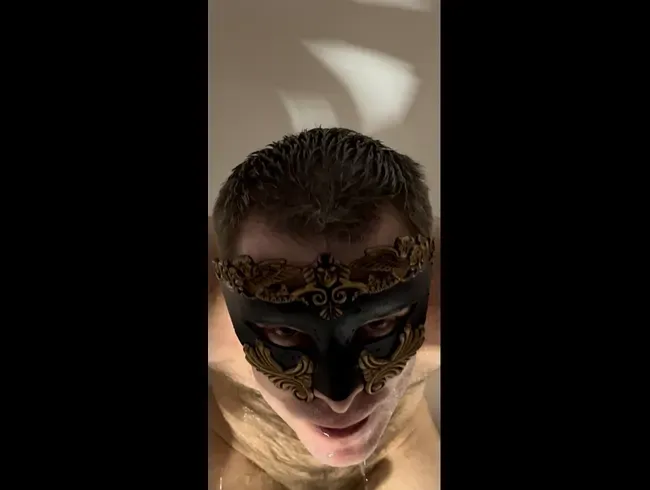 jAnus wird angepisst..