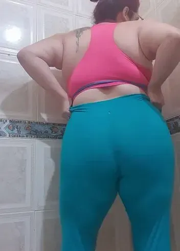 Zeigen Sie Legia mojado y apretado sexy coño