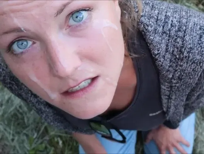 Fette Gesichtsbesamung für Wildpinklerin