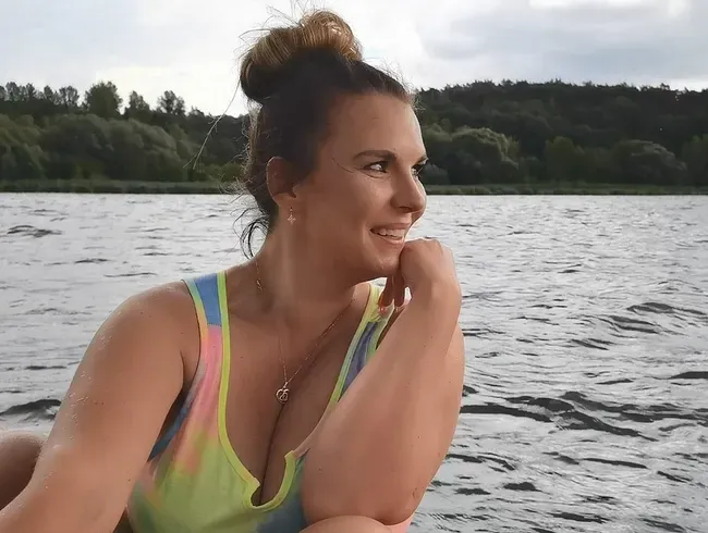 2 Göttinen pissen auf Dich