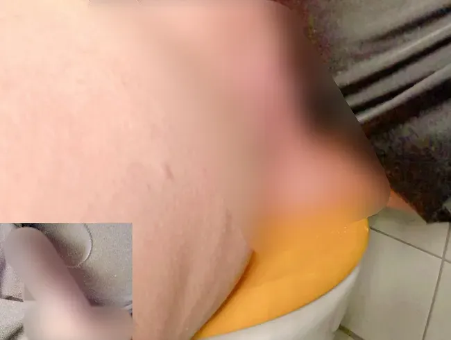 Leck meine Pussy sauber, nachdem ich auf Klo war!! (Bild im Bild)