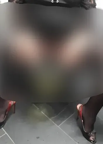 Einen halben Liter In eine Glasschüssel gepisst ...