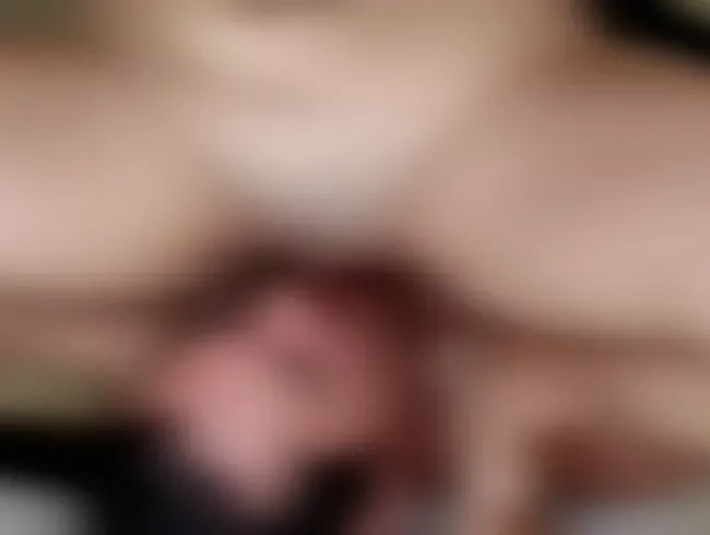 Direkt in seinen lüsternen Mund gepisst