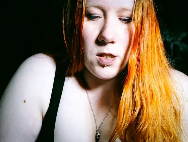 *SKLAVENAUFGABE* Trinkritual auf Knien