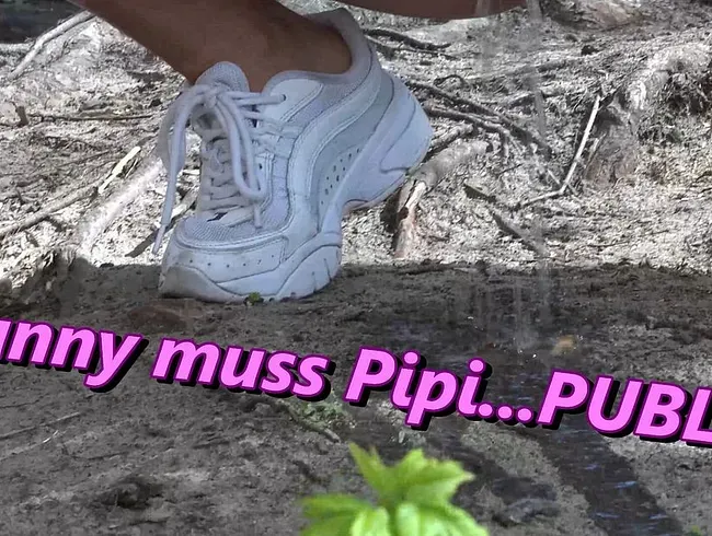 PUBLIC als Bunny verkleidet ABGEPISST! War das zu viel?!