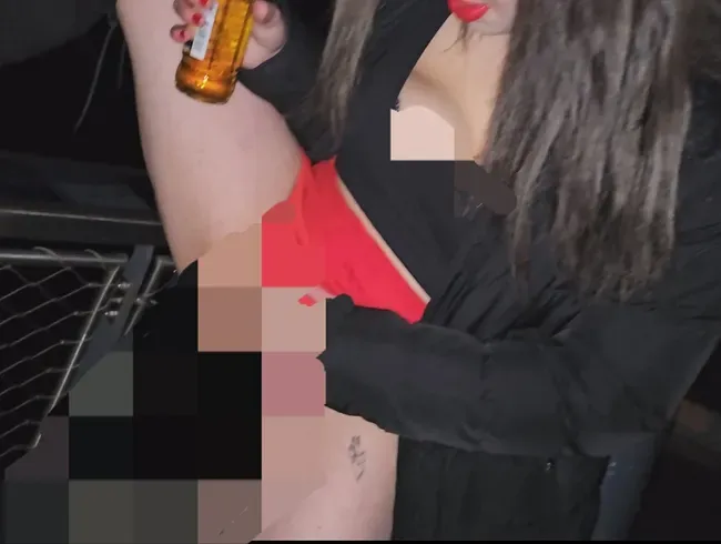 Piss in der Öffentlichkeit nach dem Feiern