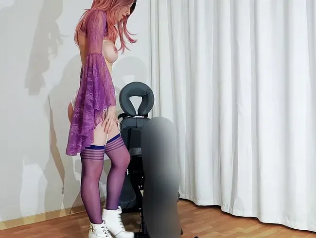 Fickmaschine bringt mich zum squirten, ich zeige meinen geilen Arsch & fingere meine Pussy