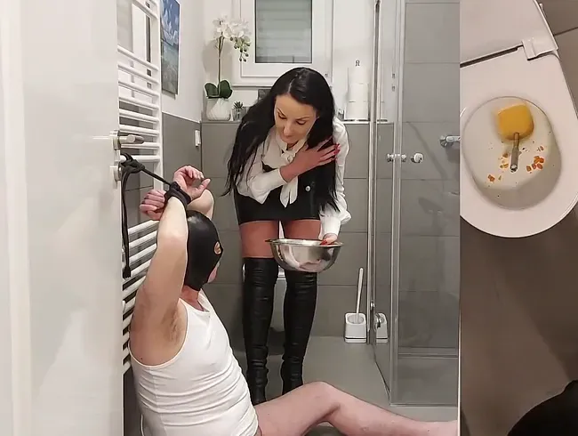 Ekeltraining mit Toilettensuppe