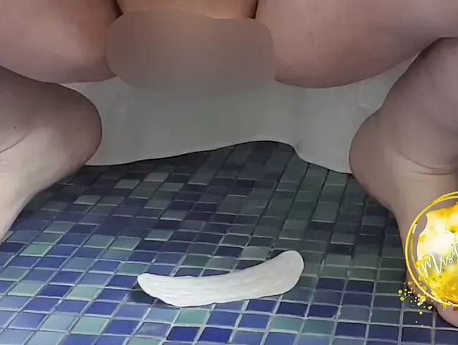NS Fetisch - Wunschvideo pinkeln auf eine Slipeinlage