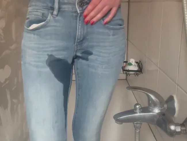 Wunschvideo! Wie ich in meine Nylonstrumpfhose und Jeans uriniere