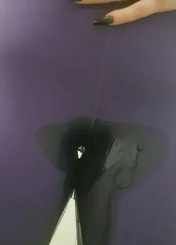 Wie geil... Ich hab heute einfach mal in meine Leggings gepisst. M