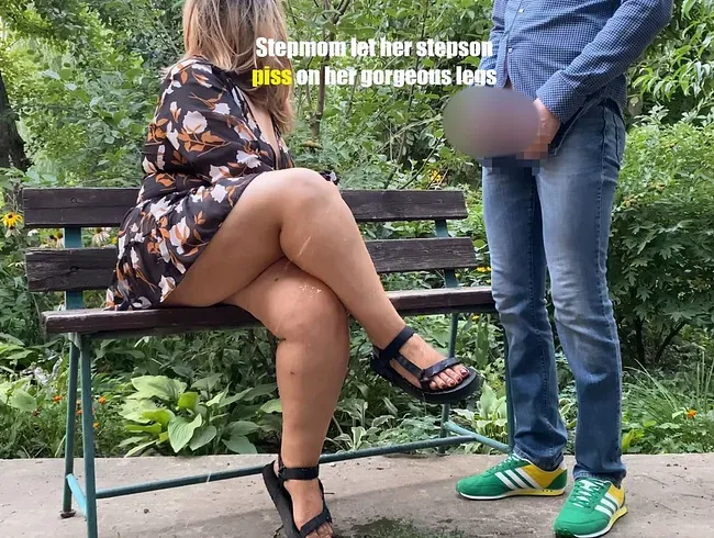 Stiefmutter ließ ihren Stiefsohn auf ihre wunderschönen Beine pissen