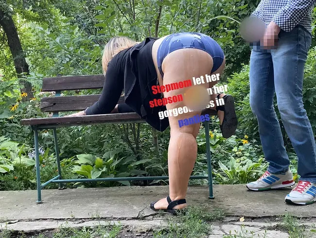 Stiefmutter ließ ihren Stiefsohn auf ihren wunderschönen Arsch im Höschen pinkeln