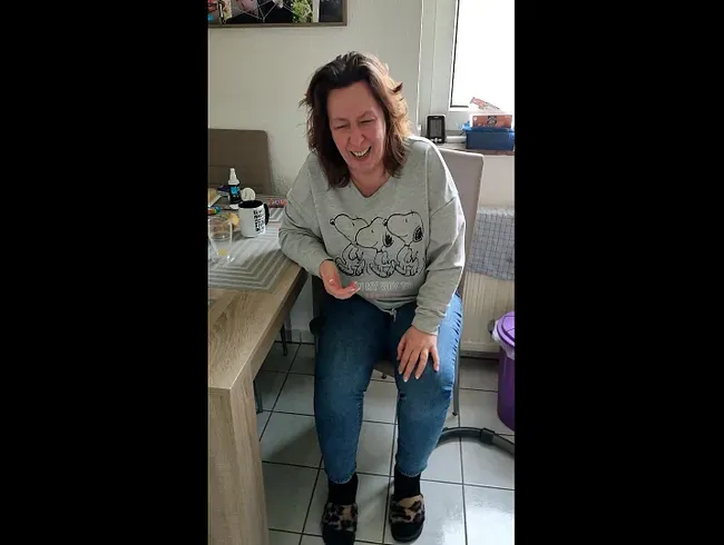 Jeans vollgepisst wegen Lachflash