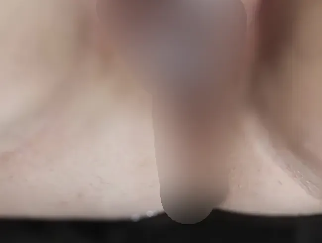 Beim wichsen meiner beringten Fotze einfach abgepisst