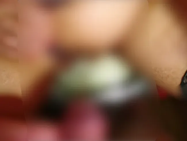 Frau Pee Fotze wird angepisst