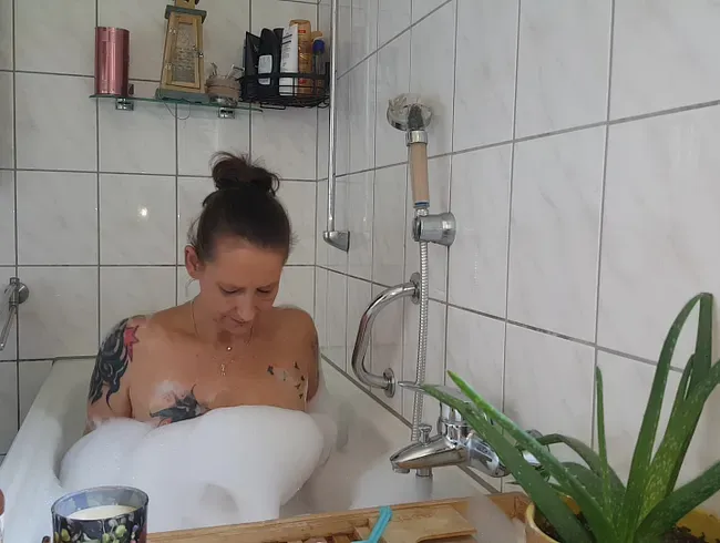 Baden, Rasieren und anschließend noch mal pinkeln… Das komplette Wohlfühlprogramm