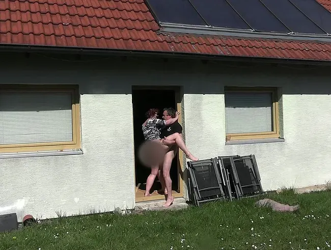 Absolut dreist in der offenen Tür gefickt!