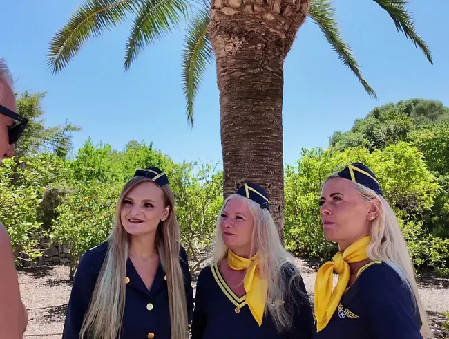 Die Bordtoiletten! 3 Stewardessen im Piss-Fieber!